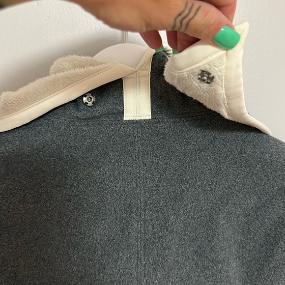 Lululemon Wrap Jacket Size 6 - Picture 6 of 8